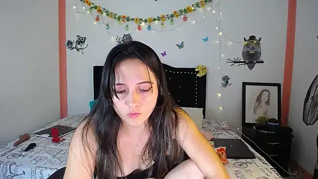 Snapshot of naughty_girl_4u chatting on 12, 3, 2025 naughty girl 4u online show from 12, 3, 2025