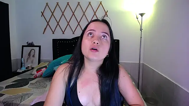 Snapshot of naughty_girl_4u chatting on 18, 9, 2025 naughty girl 4u online show from 18, 9, 2025