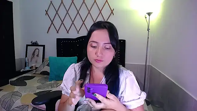 Snapshot of naughty_girl_4u chatting on 19, 9, 2025 naughty girl 4u online show from 19, 9, 2025