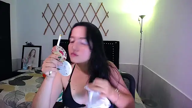 Snapshot of naughty_girl_4u chatting on 22, 9, 2025 naughty girl 4u online show from 22, 9, 2025