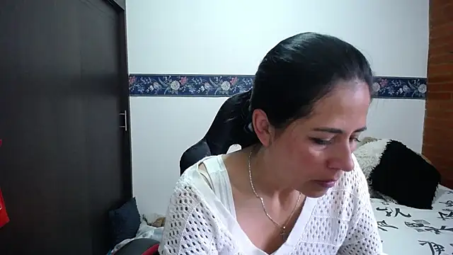 Snapshot of sharoon_cheerry chatting on 6, 11, 2025 sharoon cheerry online show from 6, 11, 2025