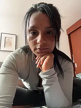 Snapshot of J_loren chatting on 21, 5, 2026 J loren online show from 21, 5, 2026