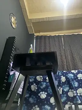 amareto queen online show from 8, 4, 2026