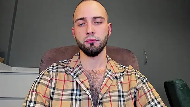 Snapshot of A_____________ chatting on 14, 11, 2025 A online show from 14, 11, 2025