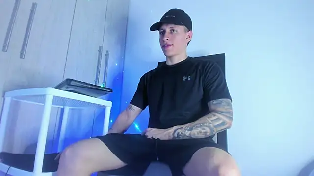 Snapshot of enzo_bvlgari chatting on 1, 3, 2025 enzo bvlgari online show from 1, 3, 2025