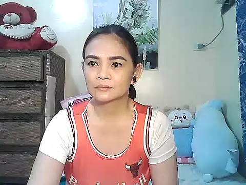 Snapshot of Kisses-13 chatting on 31, 5, 2026 Kisses-13 online show from 31, 5, 2026