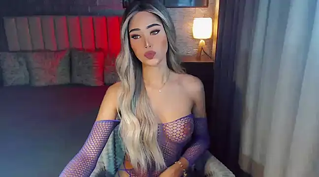 Snapshot of Miss_Amandaversace chatting on 11, 2, 2025 Miss Amandaversace online show from 11, 2, 2025