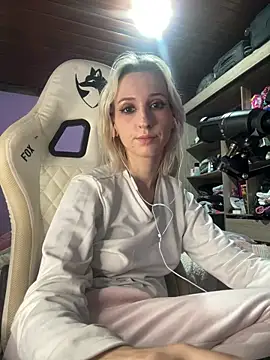 Snapshot of bunnydark00 chatting on 6, 6, 2026 bunnydark00 online show from 6, 6, 2026