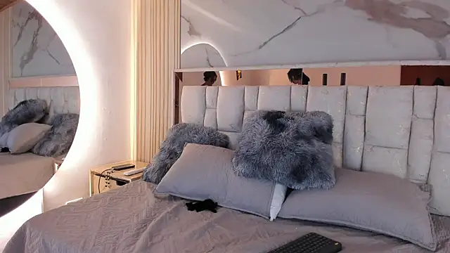 Naughty  Mom online show from 28, 3, 2026