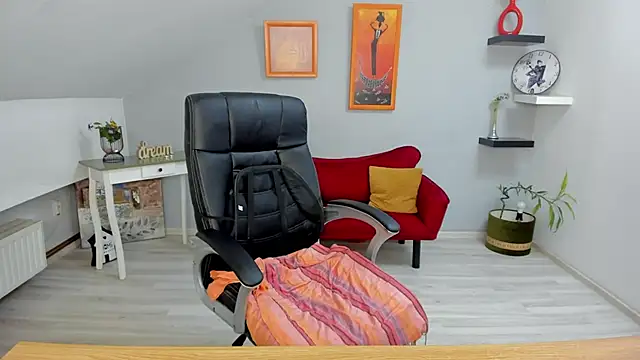 LollaGirl online show from 31, 1, 2025