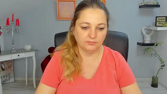 LollaGirl online show from 21, 3, 2025