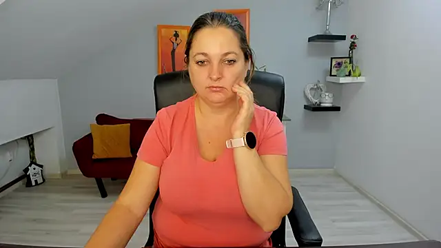 LollaGirl online show from 14, 10, 2025