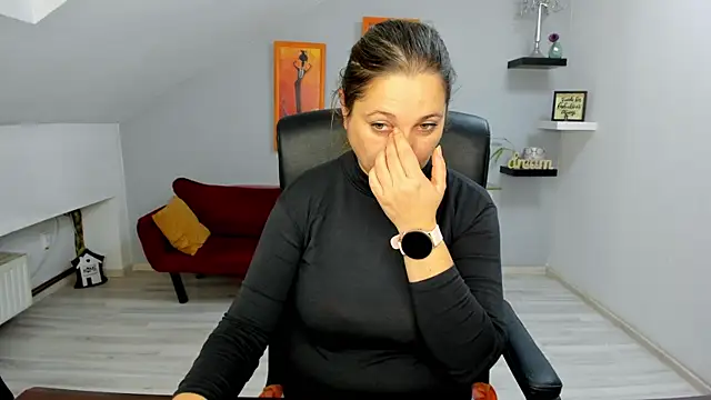 LollaGirl online show from 21, 11, 2025