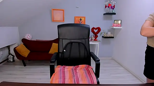 LollaGirl online show from 12, 2, 2026