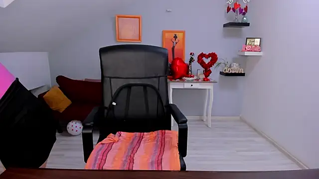 LollaGirl online show from 17, 2, 2026