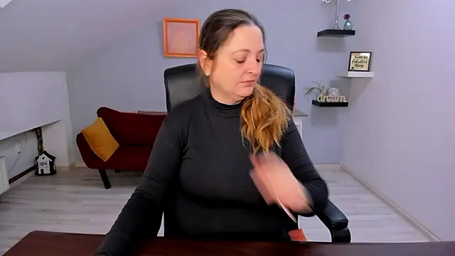 LollaGirl online show from 26, 2, 2026