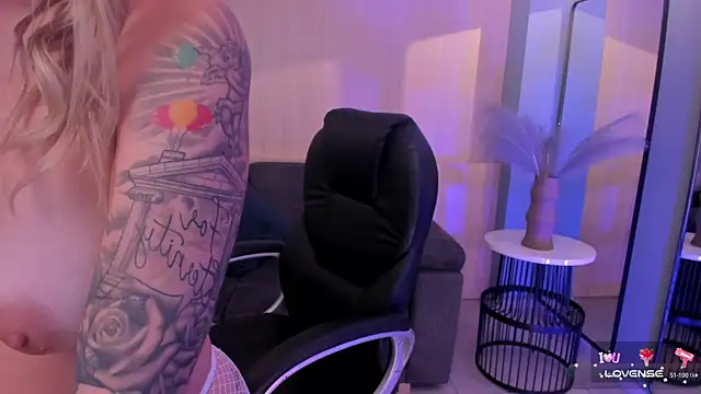 EveBensonX online show from 4, 2, 2025