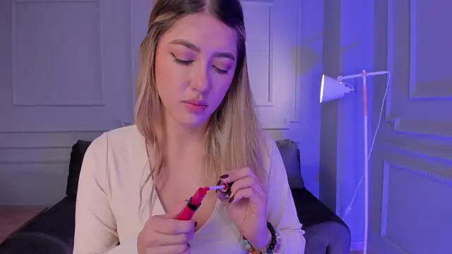 EveBensonX online show from 6, 2, 2025