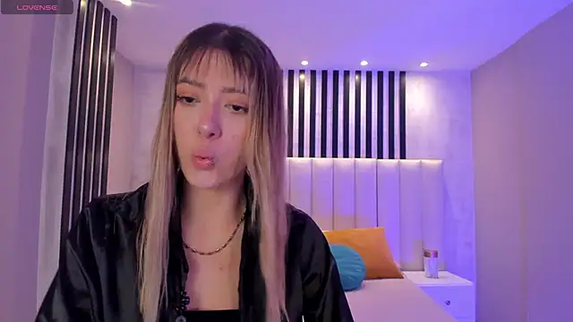 EveBensonX online show from 17, 2, 2025