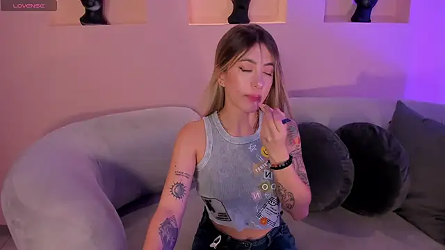 EveBensonX online show from 26, 2, 2025