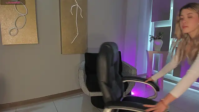 EveBensonX online show from 19, 12, 2025