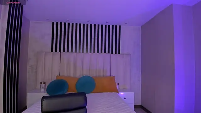 EveBensonX online show from 9, 4, 2026