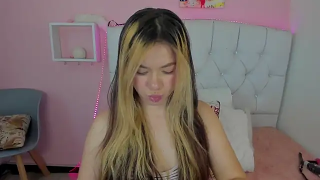 Snapshot of 18candys chatting on 28, 4, 2026 18candys online show from 28, 4, 2026