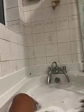 Snapshot of bigbrown- chatting on 27, 12, 2024 bigbrown- online show from 27, 12, 2024