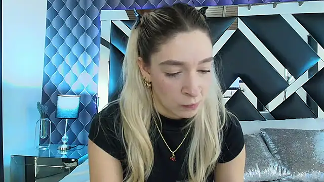 victoriaa lee  online show from 12, 1, 2025