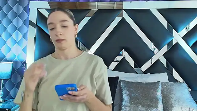 victoriaa lee  online show from 28, 1, 2025