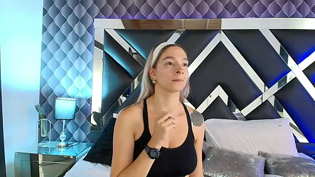 victoriaa lee  online show from 24, 2, 2025