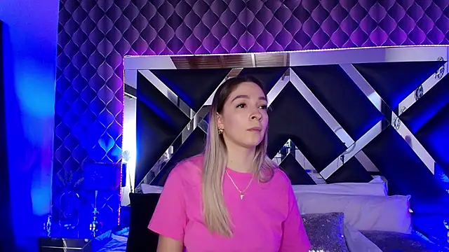 victoriaa lee  online show from 8, 9, 2025