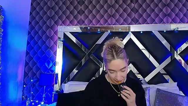 victoriaa lee  online show from 2, 3, 2026