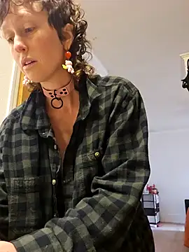 mossy kiss online show from 2, 2, 2025