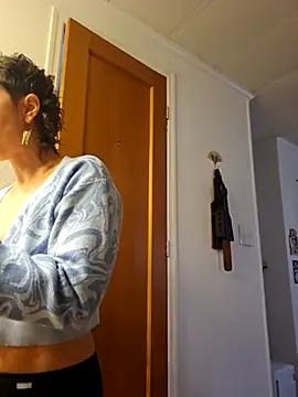 mossy kiss online show from 13, 3, 2025