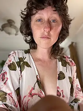 mossy kiss online show from 1, 3, 2026