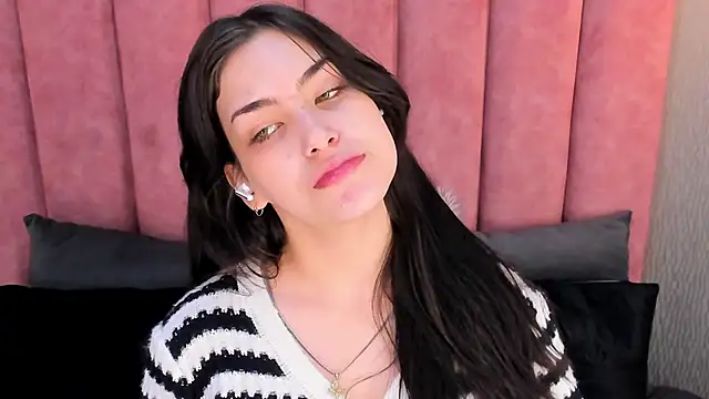 Snapshot of Alexa_Thaylor_ chatting on 8, 11, 2025 Alexa Thaylor online show from 8, 11, 2025