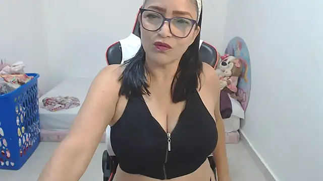 Valentina lara01 online show from 7, 2, 2026