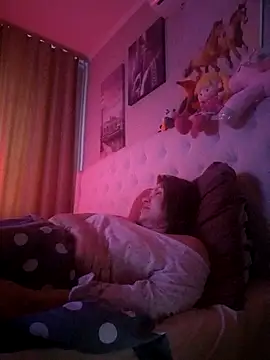 Snapshot of ROXOLANAA_SEXY chatting on 6, 1, 2026 ROXOLANAA SEXY online show from 6, 1, 2026