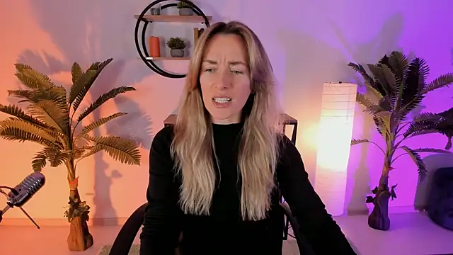 RebeccaMartinez online show from 31, 1, 2025