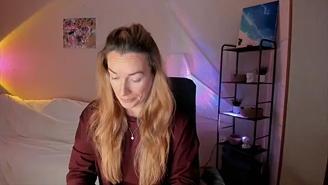 RebeccaMartinez online show from 28, 10, 2025