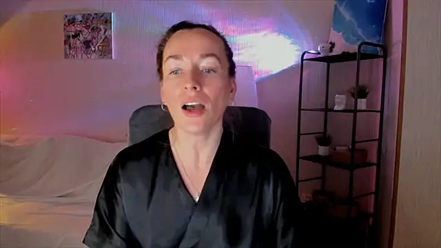 RebeccaMartinez online show from 19, 11, 2025