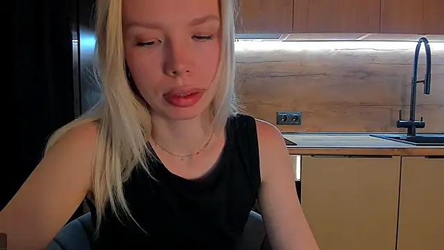 Snapshot of Olivia_Bells chatting on 9, 5, 2026 Olivia Bells online show from 9, 5, 2026