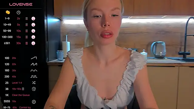 Snapshot of Olivia_Bells chatting on 26, 5, 2026 Olivia Bells online show from 26, 5, 2026