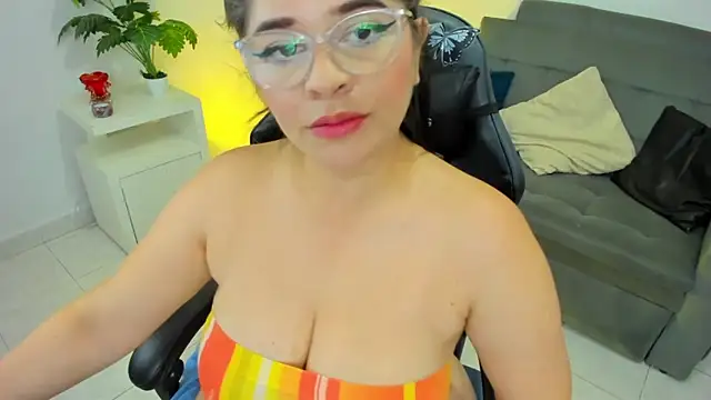 Snapshot of BellaFlaming chatting on 13, 2, 2025 BellaFlaming online show from 13, 2, 2025