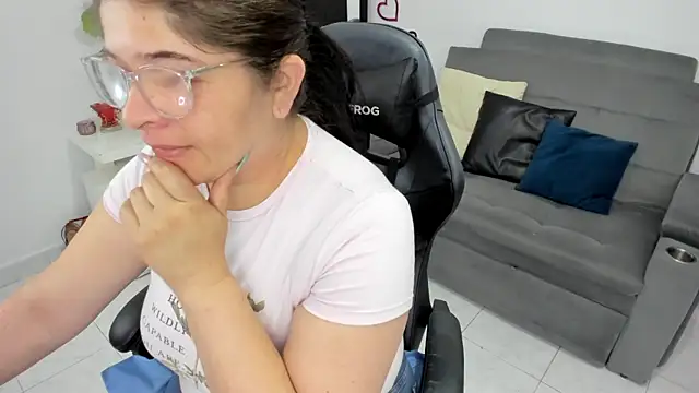 Snapshot of BellaFlaming chatting on 17, 2, 2025 BellaFlaming online show from 17, 2, 2025