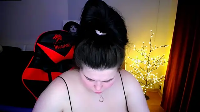 Emily Mo online show from 24, 1, 2025