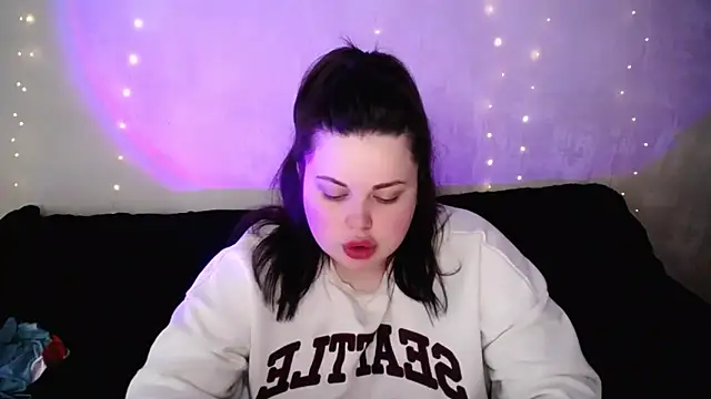 Emily Mo online show from 28, 2, 2026