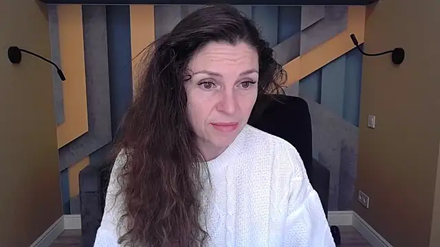 Snapshot of EllaLong chatting on 19, 10, 2025 EllaLong online show from 19, 10, 2025