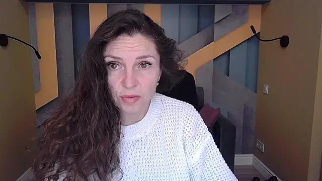 Snapshot of EllaLong chatting on 21, 10, 2025 EllaLong online show from 21, 10, 2025